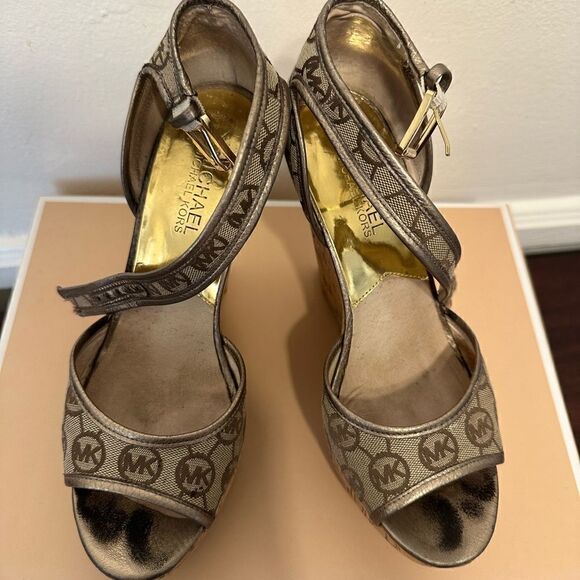 Michael Kors platform iconic lightweight gold cork wedge sandal size 7 - Picture 3 of 10